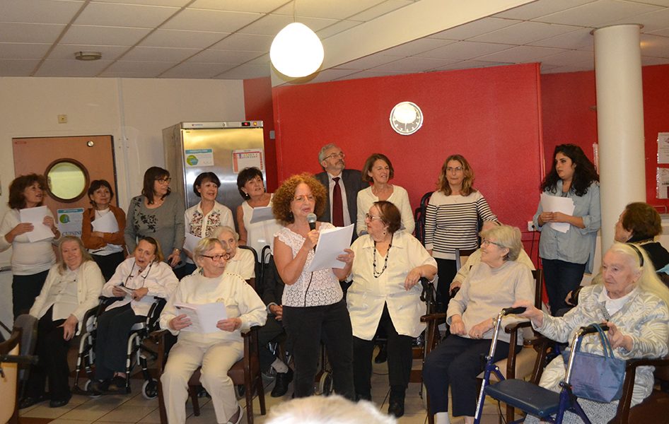 Le groupe de bénévoles Yiddish chante pour le plus grand bonheur des résidents